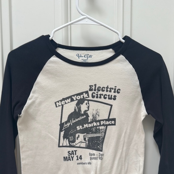 Brandy Melville Long Sleeve Tee - Picture 2 of 9